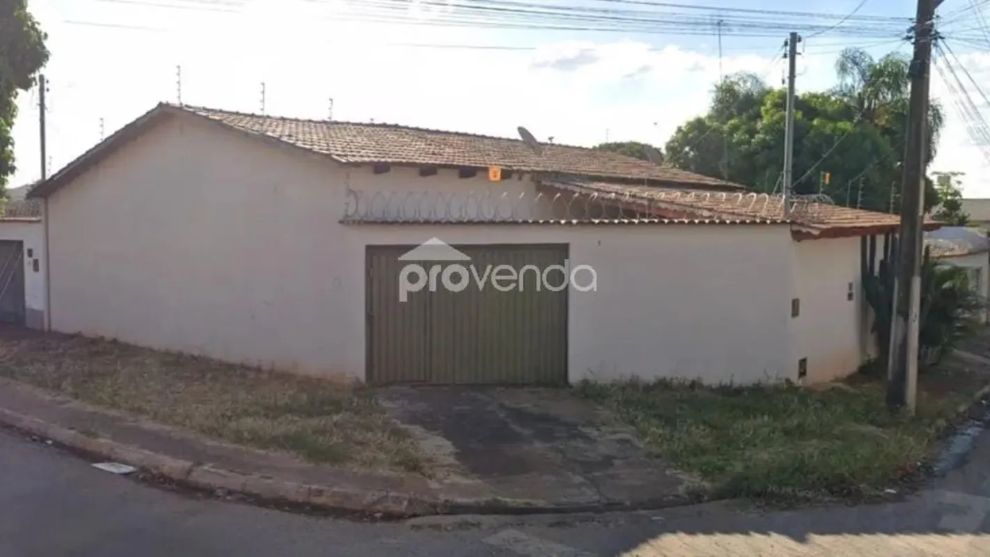 Casa Térrea com 3 Quartos, sendo 1 suíte e Espaço Gourmet no Setor Santos Dumont...