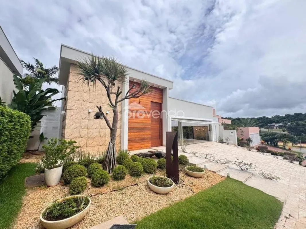 Casa à Venda com 4 Suítes Plenas Jardins Milão, GoiâniaCasa térrea localizada no...