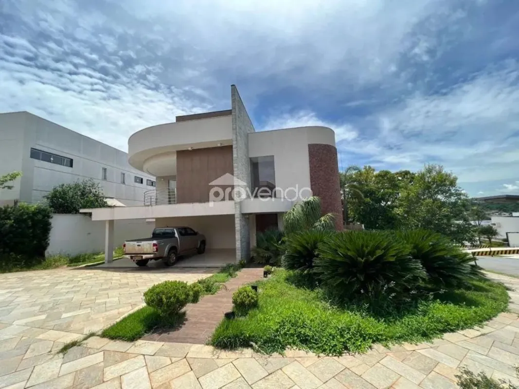 Alphaville Araguaia ? Casa de Alto Padrão com Arquitetura Imponente e Localizaçã...