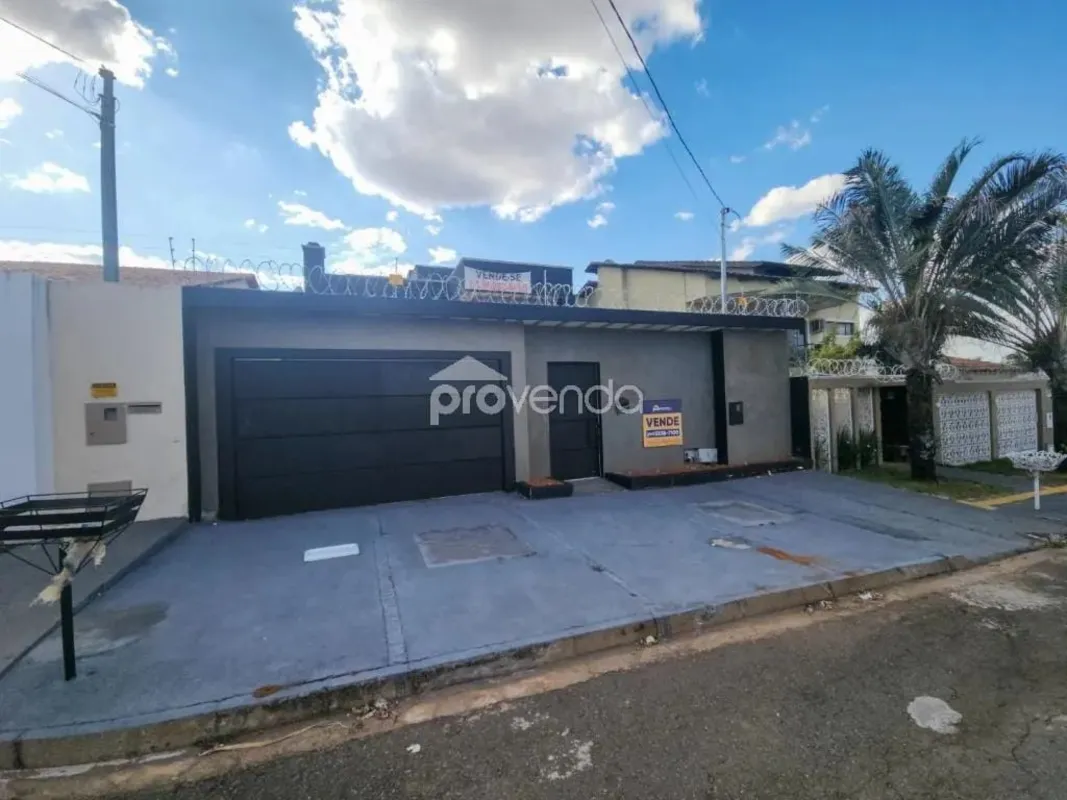 Sobrado Alto Padrão à Venda no Setor Parque Anhanguera - Goiânia/GO 4 Quartos, 2...