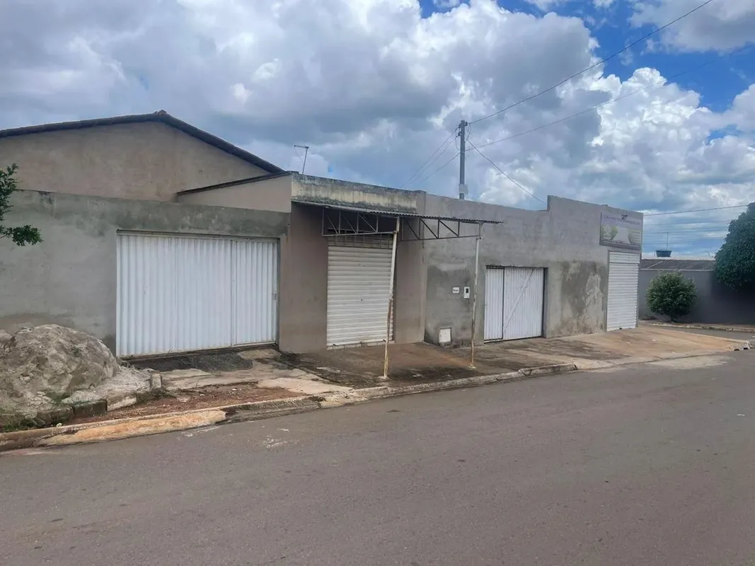 Lote com Casas e Salas Comerciais à Venda 300 m² São Francisco II Senador Canedo...