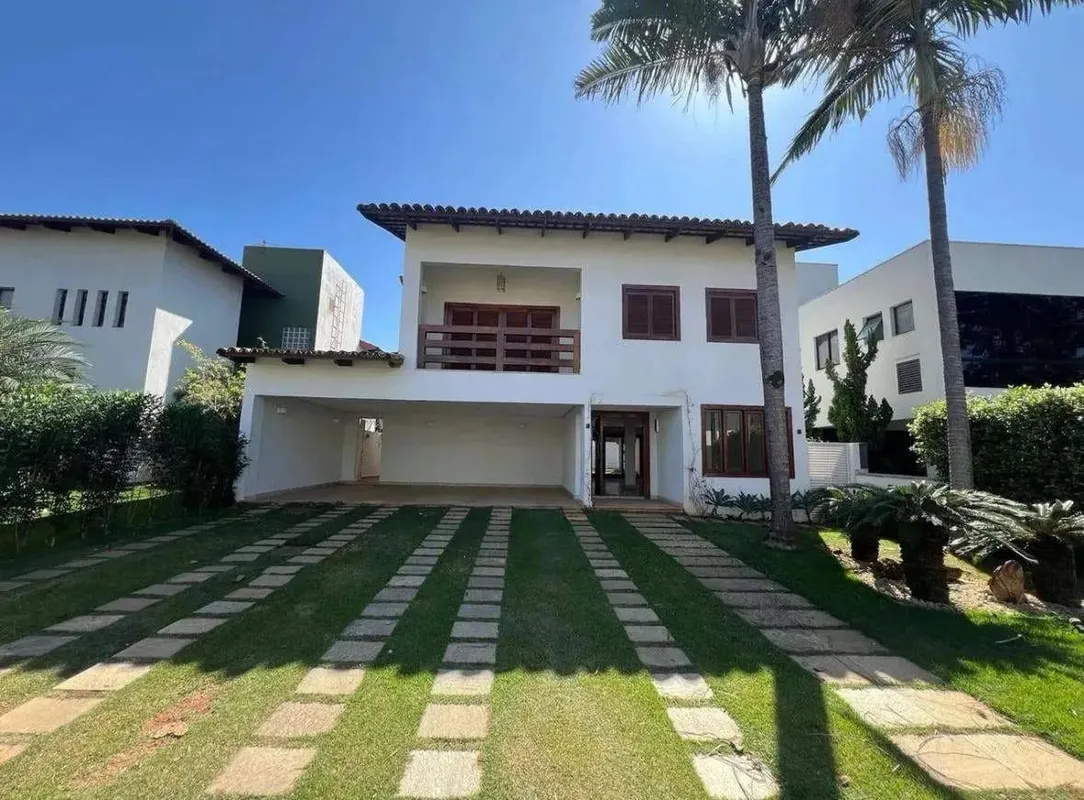 4 quartos, sendo 3 suítes 321 m² de área construída 434 m² de terreno 4 vagas de...