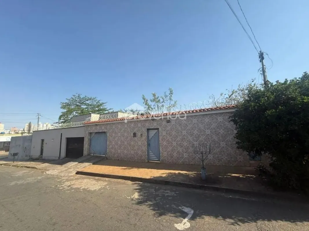 Casa à Venda no Setor Marechal Rondon ? Goiânia/GOEsta espaçosa residência conta...
