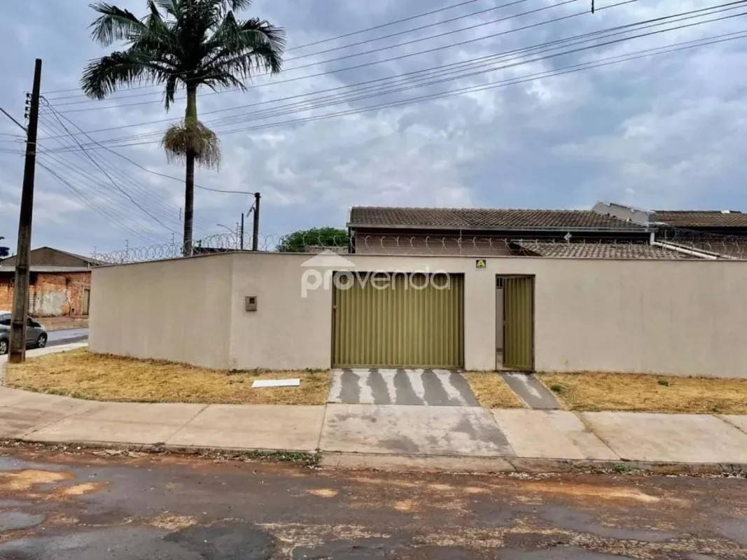Casa com 3 Quartos - Setor Maysa, Trindade GO - Ótima LocalizaçãoÁrea construída...