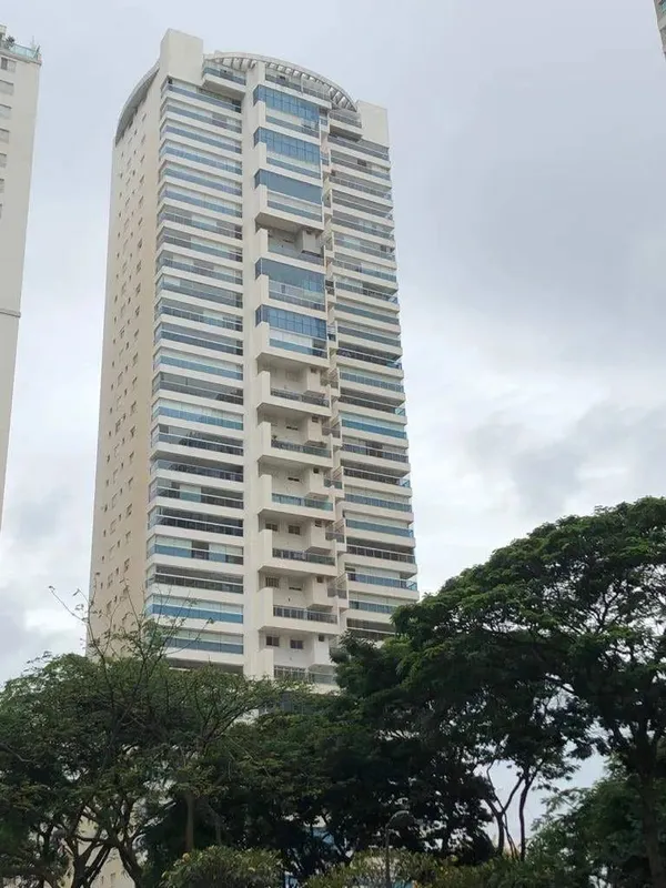 MOMENT LIVING SQUARE!Apartamento tipo com 169 m2 de área privativa, com 3 suítes...