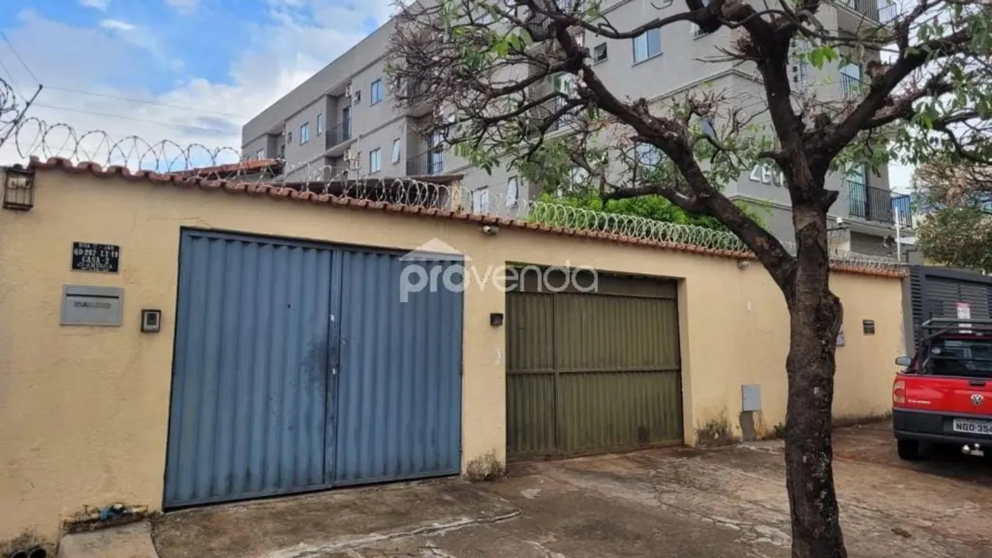 Esta casa, situada no Jardim América, oferece o conforto e a praticidade ideais ...