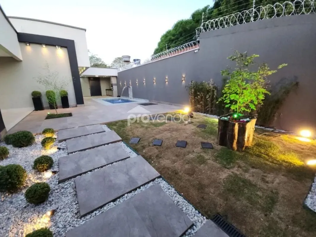 Casa de alto padrão com 3 quartos, suíte e lazer completo no Setor Santos Dumont...