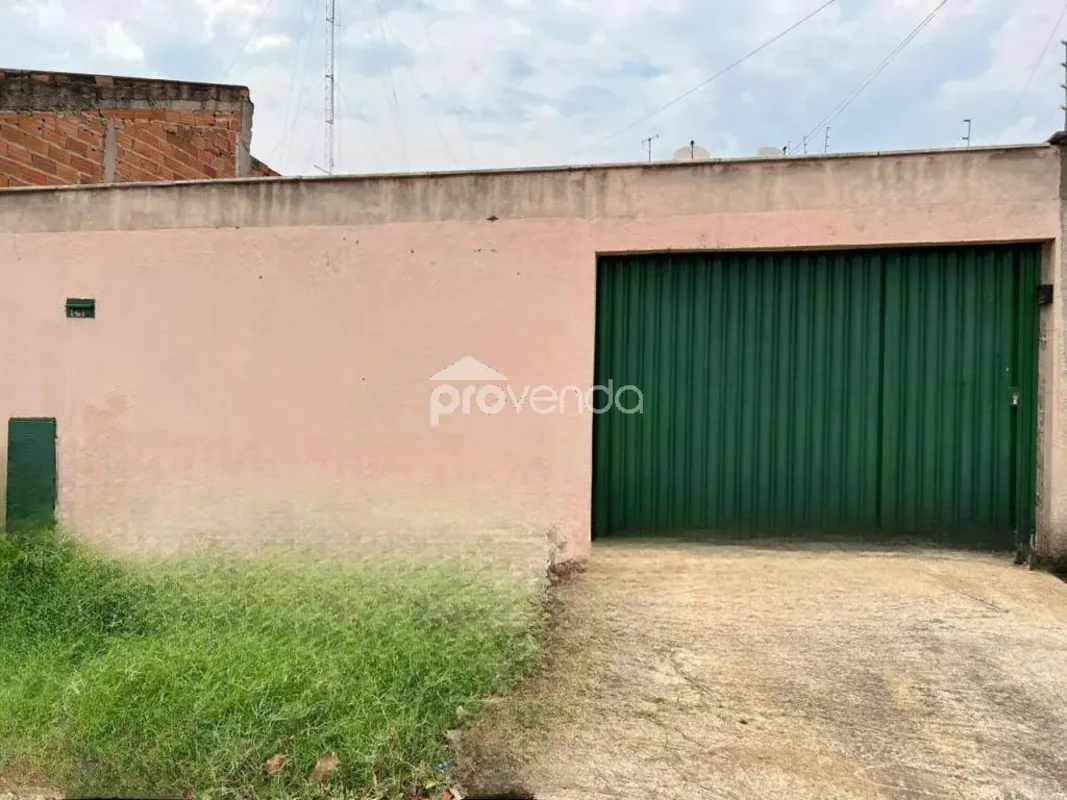 Casa 04 quartos sendo 01 suíte, amplo espaço, cozinha completa em armários e 3 v...