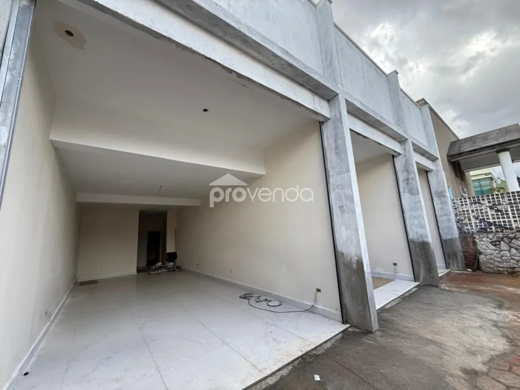 SALA COMERCIAL COM 67,00 M² DE ÁREA PRIVATIVA, LOCALIZADA NA AVENIDA 83, NO SETO...