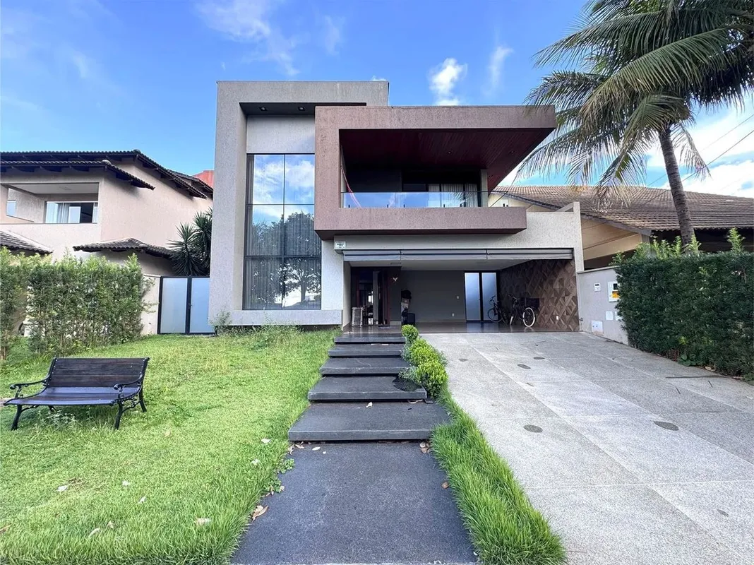 Sobrado de Alto Padrão com 4 Suítes Piscina Aquecida Jardins Madri GoiâniaBelíss...