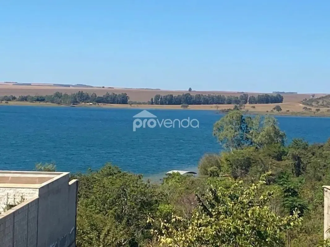 Casa à Venda com Vista para o Lago Condomínio Riviera do Lago, Abadiânia-GODesta...