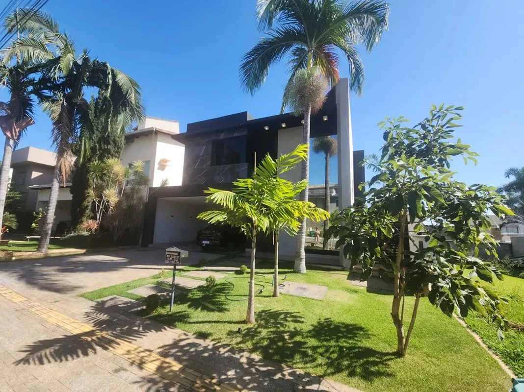 Sobrado imponente Condomínio Jardins Madri!LOCALIZAÇÃO: Fica próximo avenida Rio...