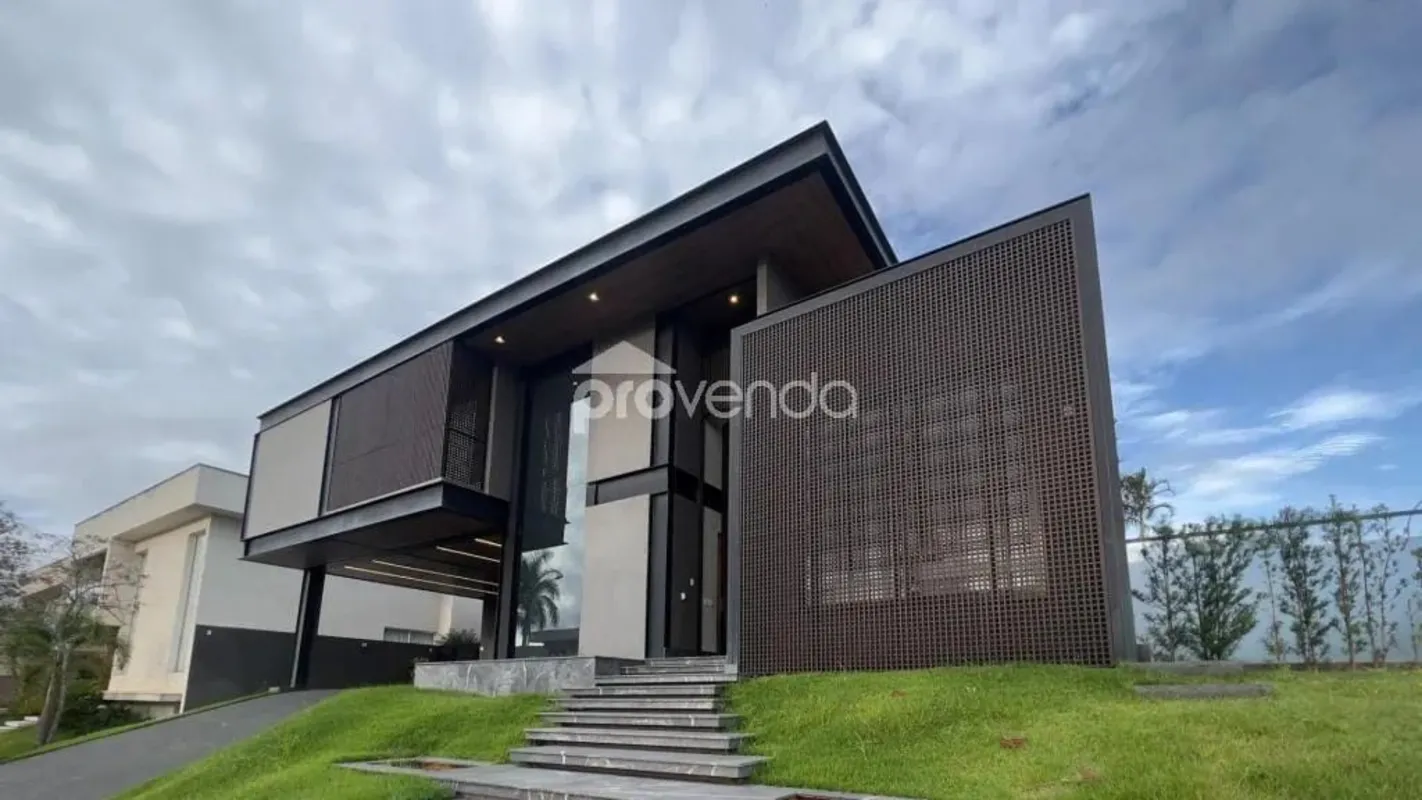 Sobrado de Alto Padrão com Vista para o Lago no Alphaville Goiás ? 5 Suítes, 884...