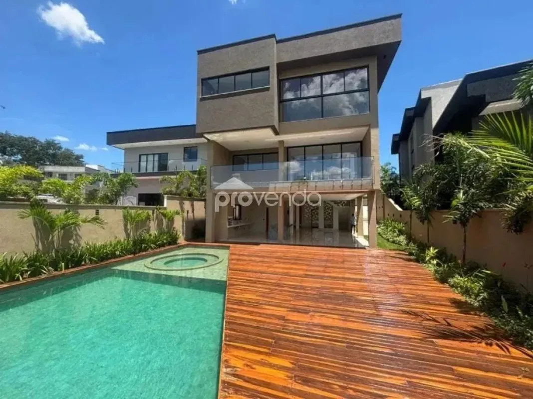 Casa Triplex de Alto Padrão no Condomínio do Lago ? 5 Suítes, Elevador e Lazer C...