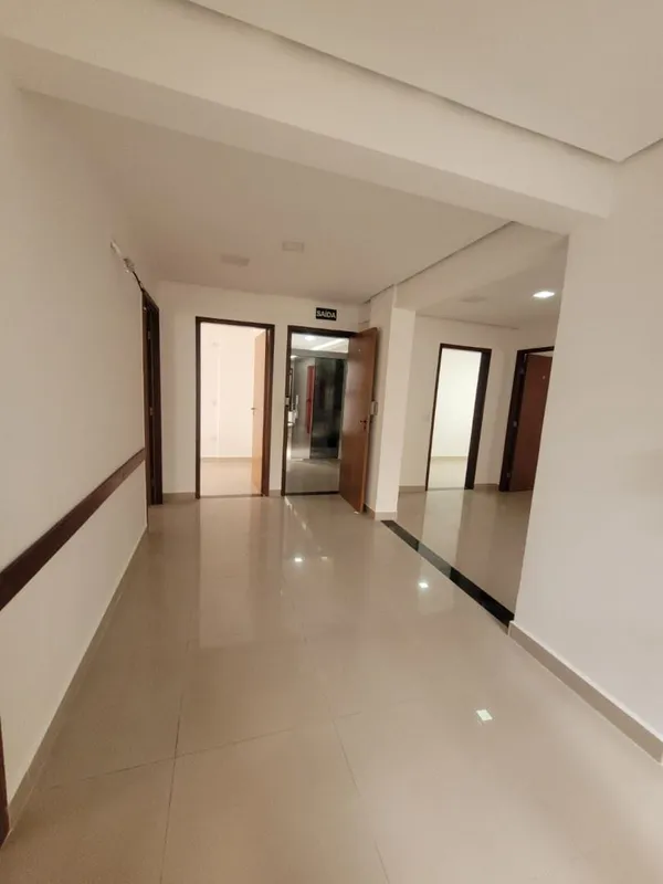 SALA COMERCIAL DUPLA COM RECEPÇÃO, PORTA DIGITAL, JA POSSUI SEPARAÇÃO DE AMBIENT...