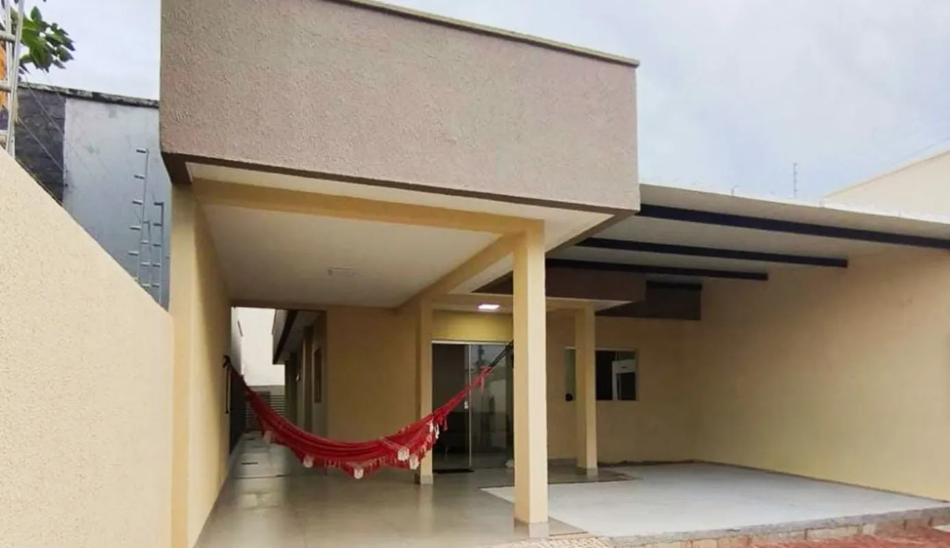 Casa de 135m² com 03 quartos, sendo 01 suíte, 02 banheiros, sala ampla integrada...