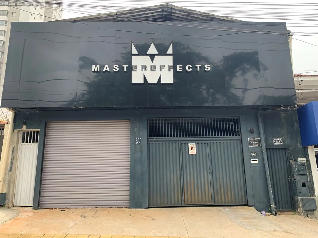 Galpão em uma ótima localização no setor universitário. 200m².3 salas todas com ...