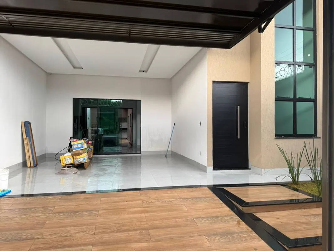Excelente casa com:- 3 quartos (sendo um suíte)com closet- Sala com pé direito d...