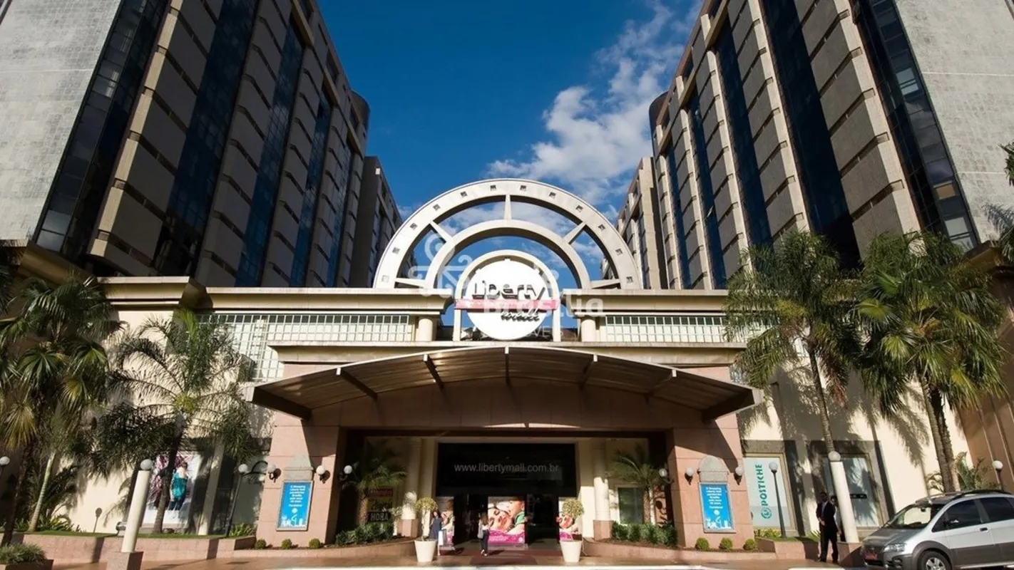 Sala comercial em vão livre, ideal para adaptar ao seu negócio. Localizada em an...