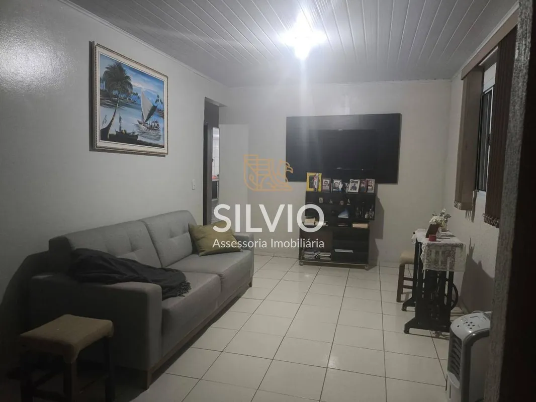 Casa espaçosa e bem distribuída, ideal para quem busca conforto e praticidade no...