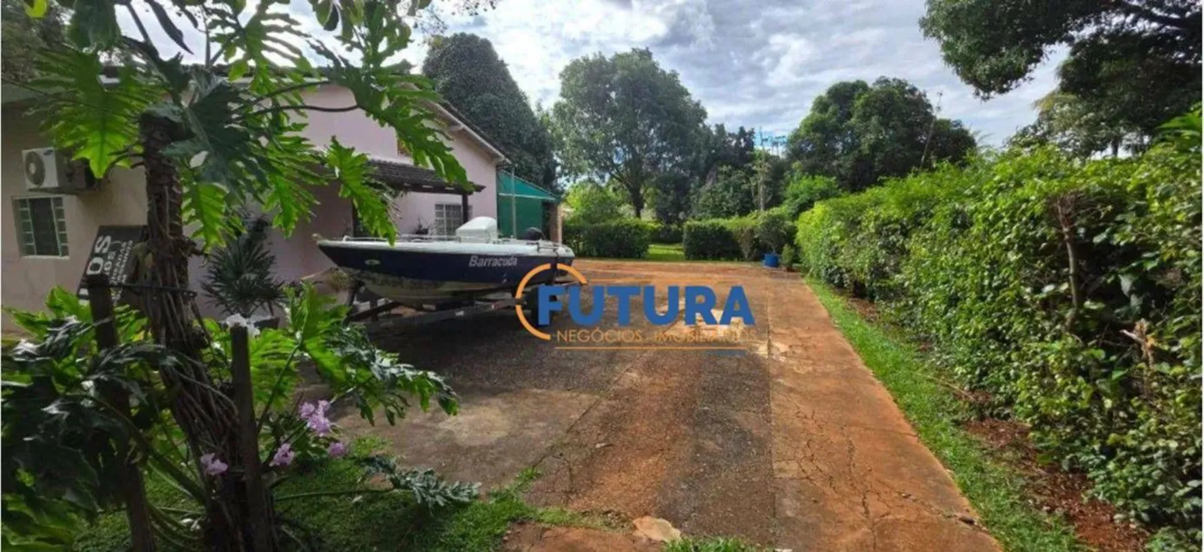 A FUTURA NEGÓCIOS IMOBILIÁRIOS disponibiliza para VENDA :Excelente casa com 3 qu...
