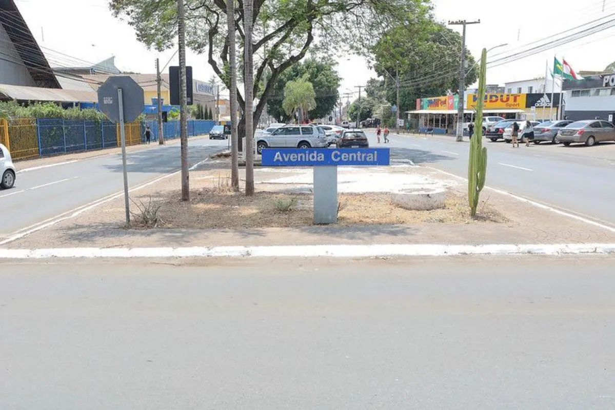 LEÕES DA CORRETAGEM VENDE O IMÓVEL QUE VOCÊ PROCURALOJA COMERCIAL 121M² AV CENTR...