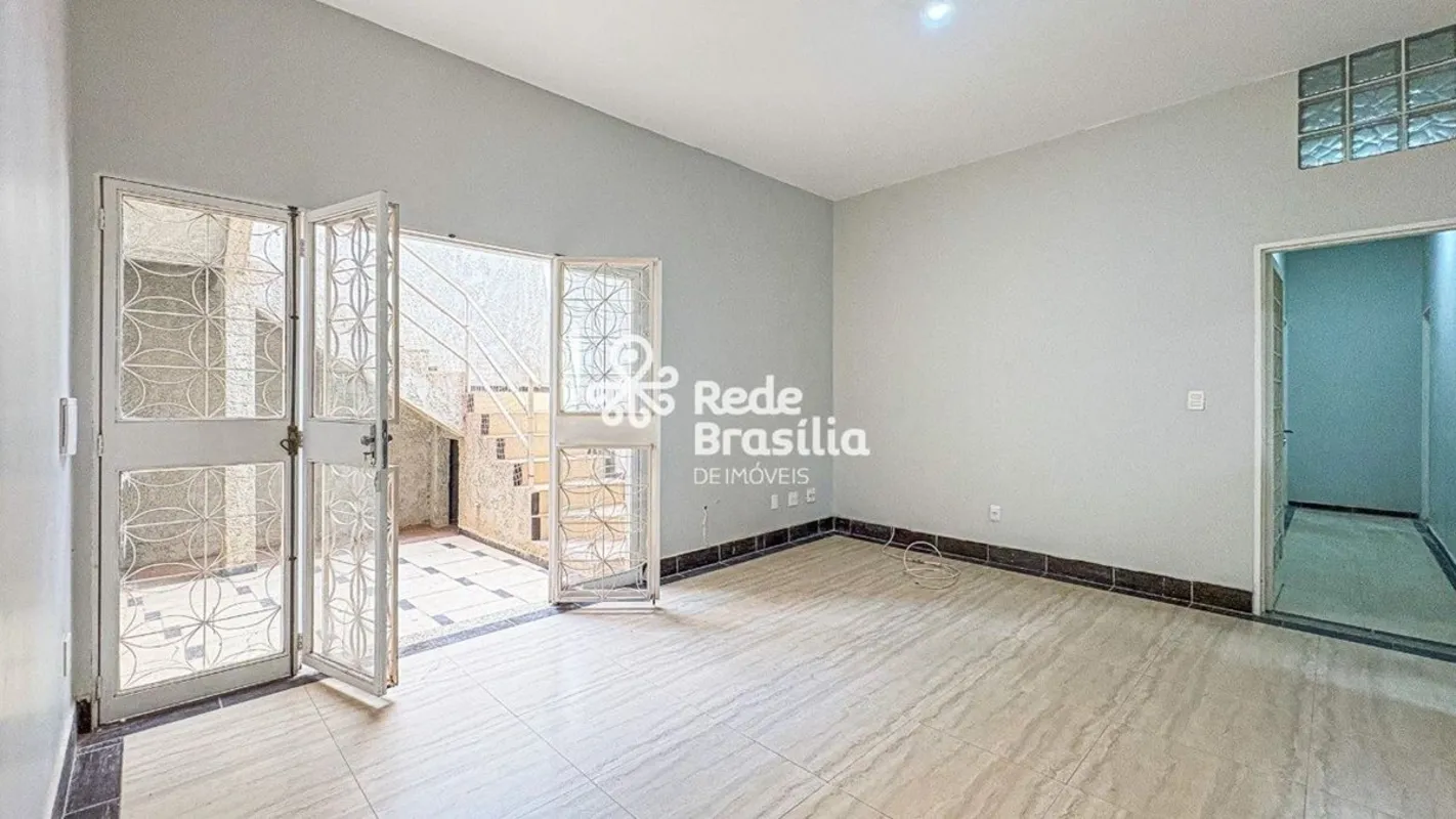 SHA 05 - Casa condomínio fechado - 05 quartos, sendo 04 suítes - Cond. Verdes Ar...