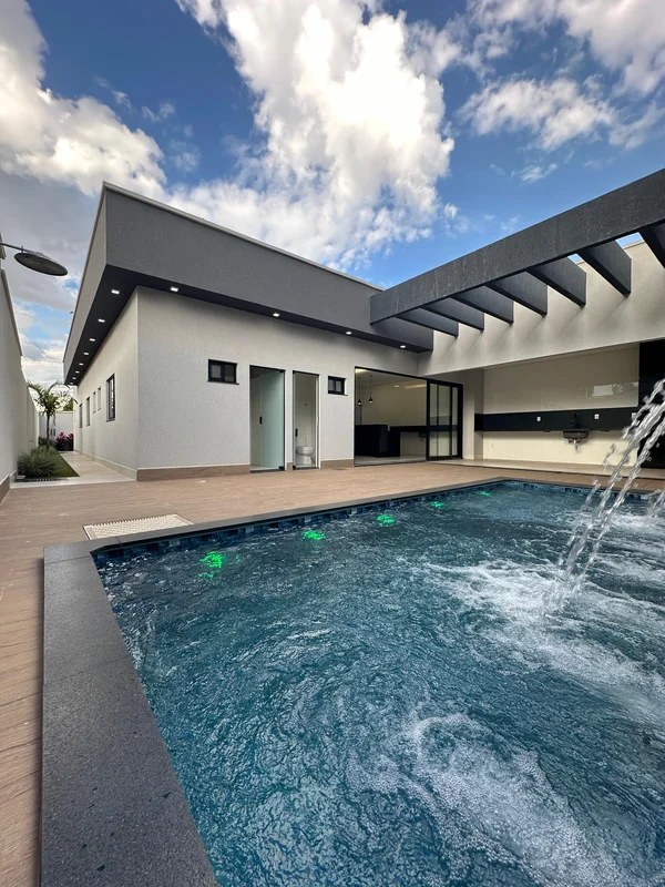 Esteja a poucos metros da Av Igualdade, avenida comercial com vários comércios, ...