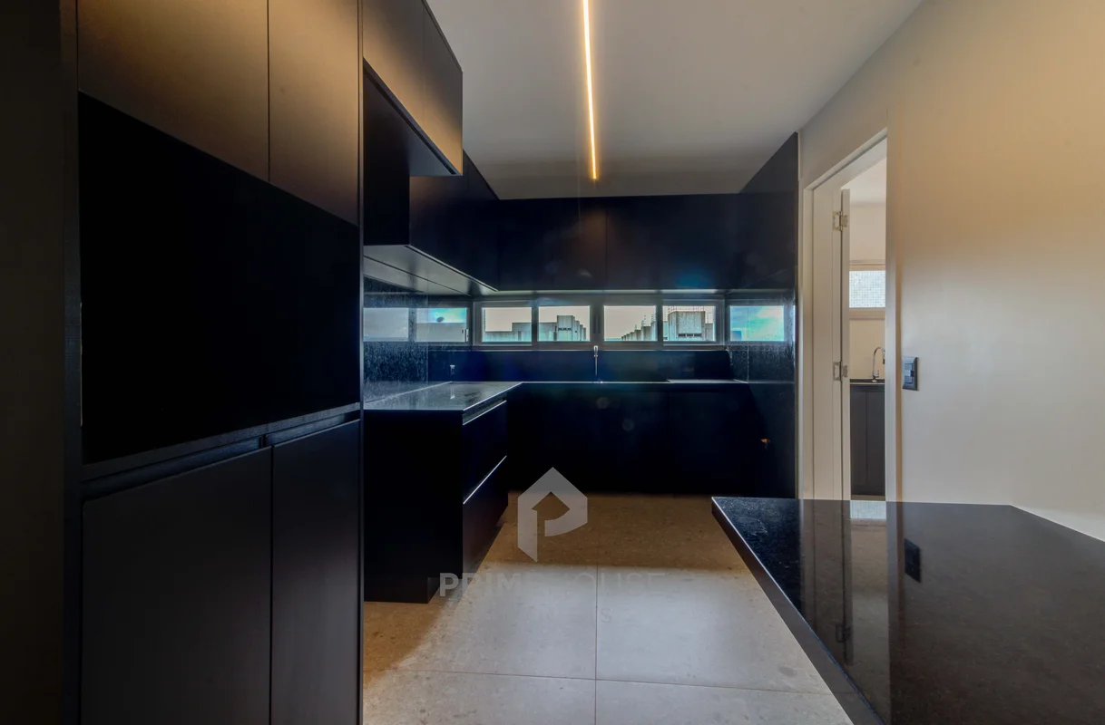 Exclusivo Apartamento de Alto Padrão Totalmente Reformado – Asa Norte | 154 m² |...