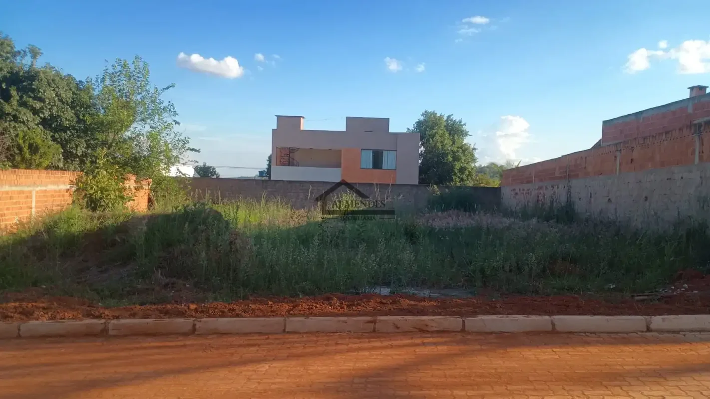 AJ MENDES IMOBILIÁRIA VENDE EXCELENTE LOTE NO JARDIM BOTÂNICO - CONDOMÍNIO ESTÂN...