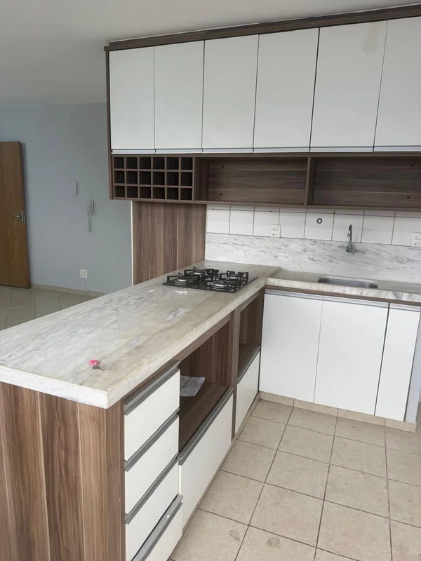 Descubra um apartamento confortável e bem localizado na CLN 5, Bloco C, Riacho F...