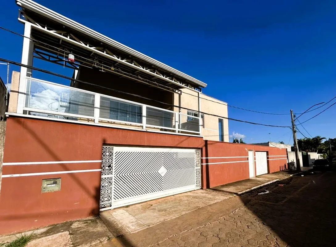 SOBRADO COM 5 SUÍTES À VENDA NA SHVP – RUA 3 CH 46ADescubra o conforto e a ampli...