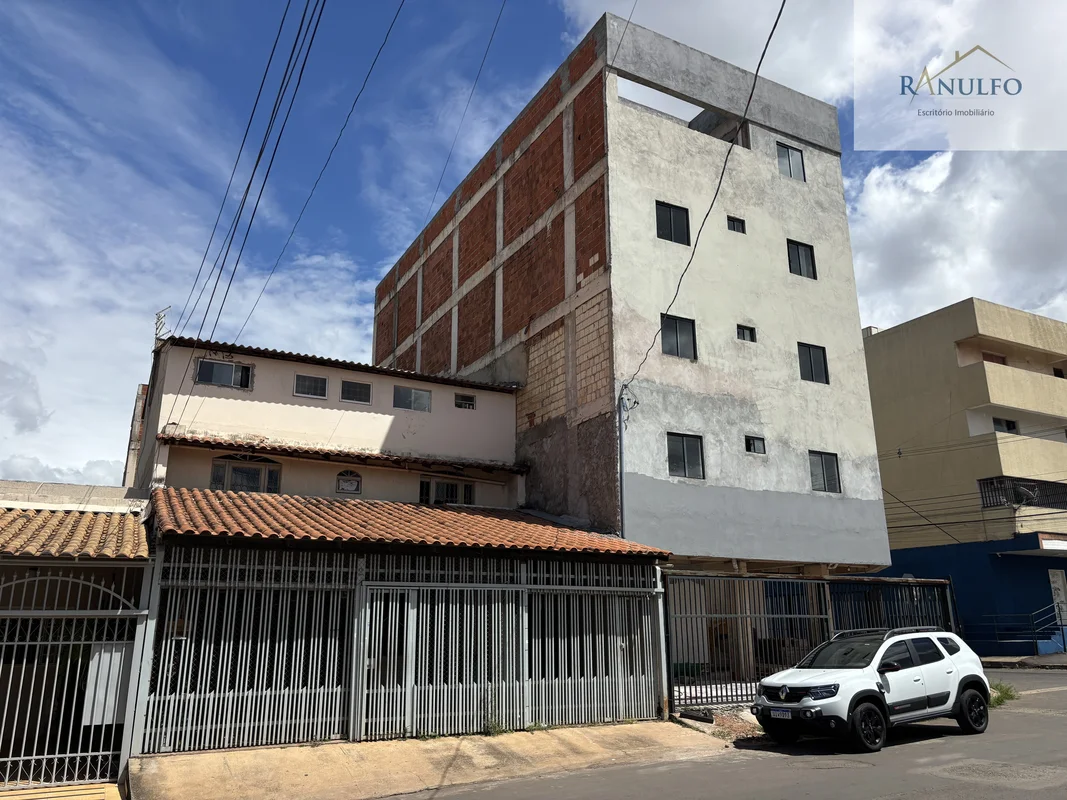 Oportunidade de morar e/ou investir; Prédio/sobrado Na QS-04 Riacho Fundo I Ao l...