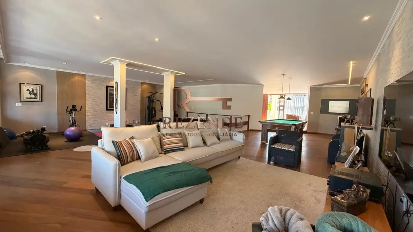 REZENDE CONSULTORIA IMOBILIÁRIA VENDE COM EXCLUSIVIDADE!Casa espetacular na QI 7...