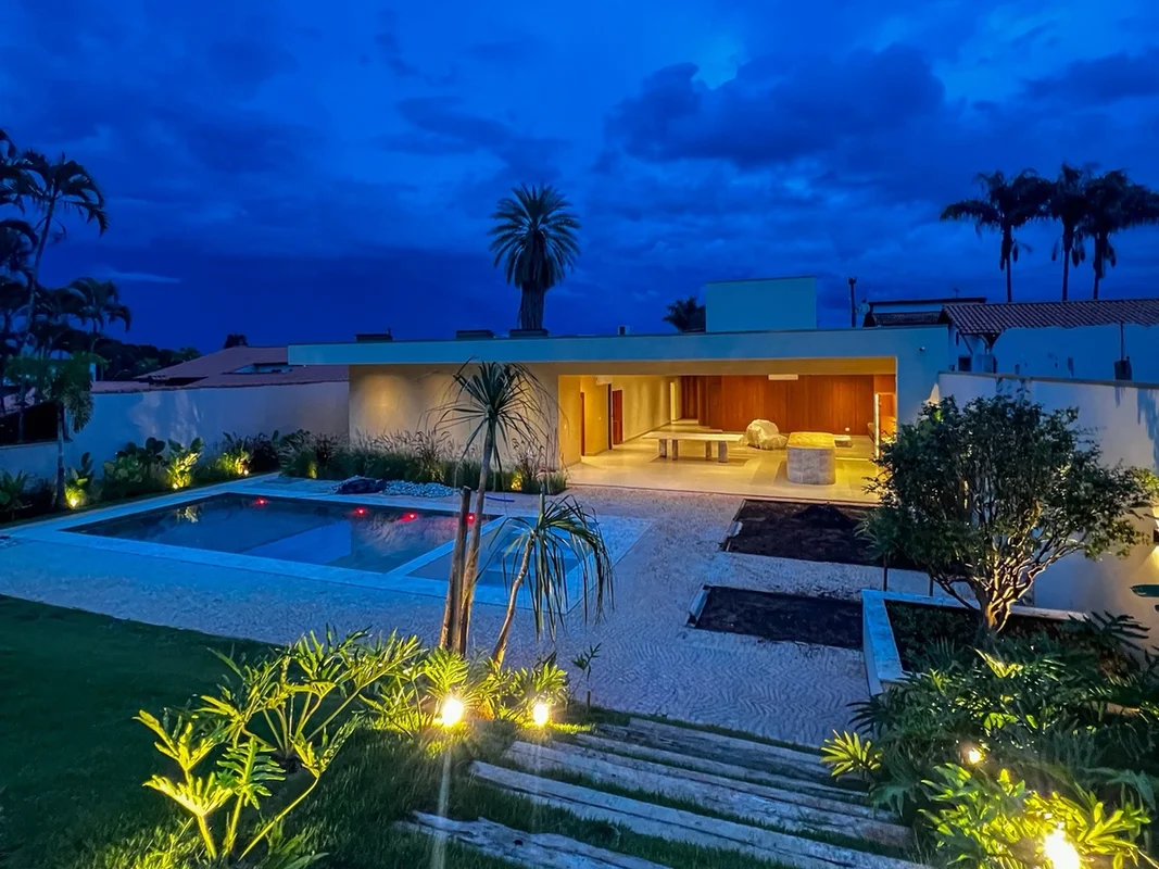 Casa de Alto Padrão no Lago Sul – Sofisticação, Conforto e ExclusividadeCasa rec...