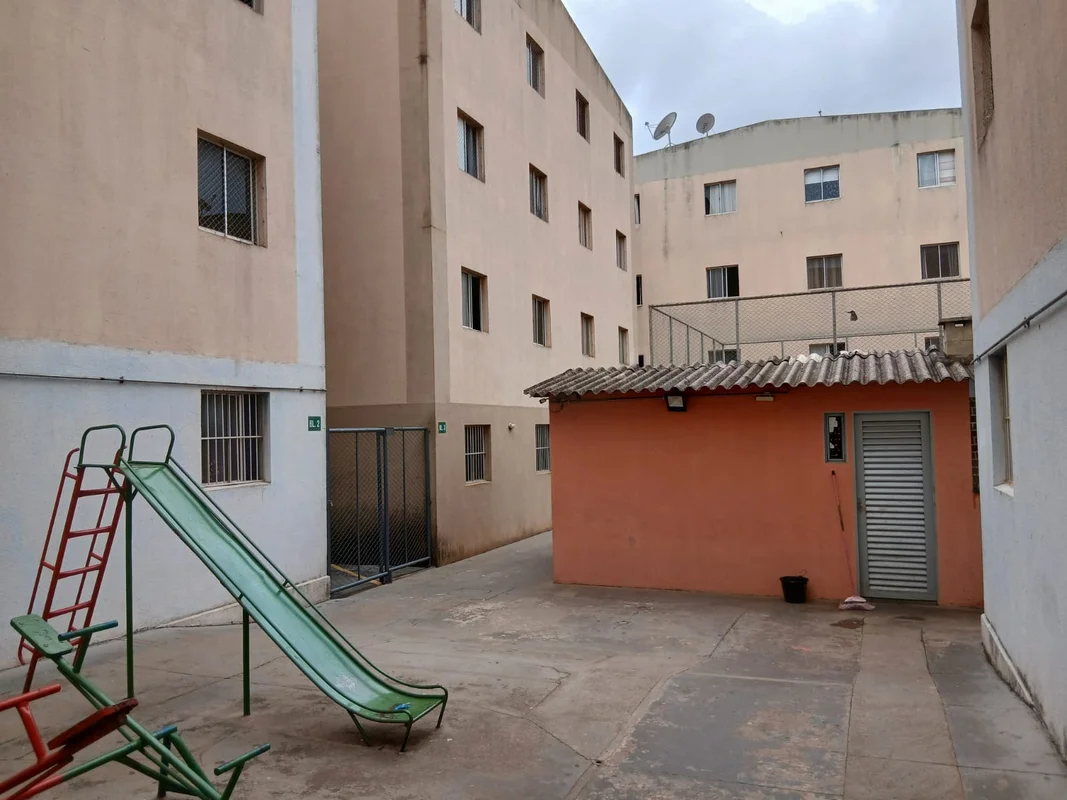 Conquiste seu novo lar na QS 106 Conjunto 3, em Samambaia Sul, DF. Este apartame...