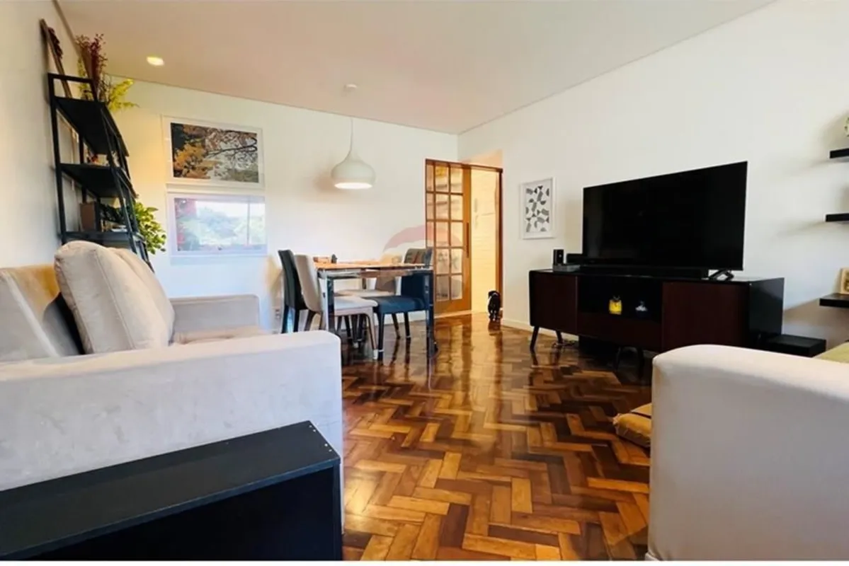 Apresentamos este elegante apartamento totalmente reformado, pensado para atende...