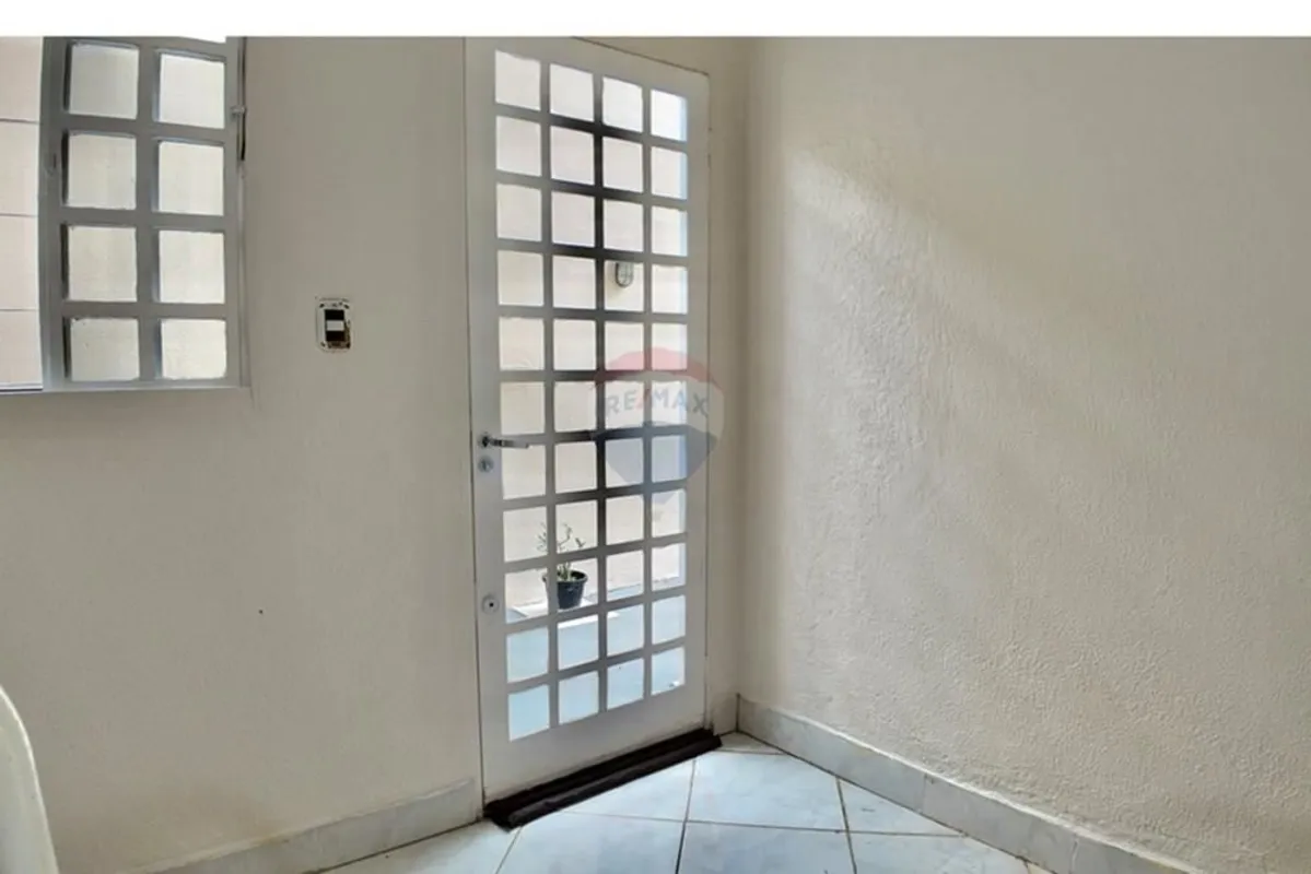 Descubra o seu novo lar em uma casa espetacular, localizada no prestigiado Resid...