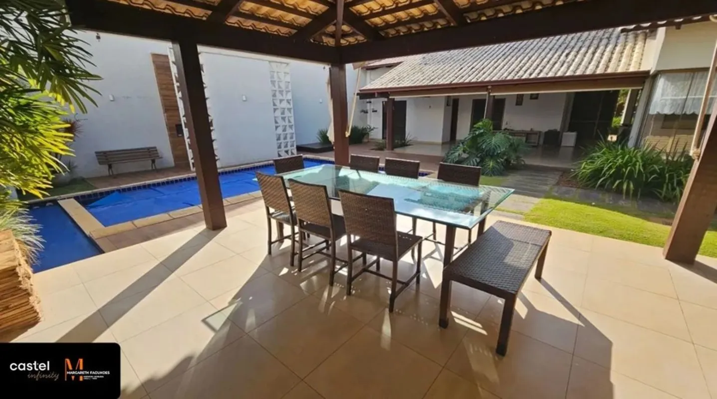 Sobrado de Alto Padrão - Portal do Sol ILocalizado em lote de esquina, este sobr...