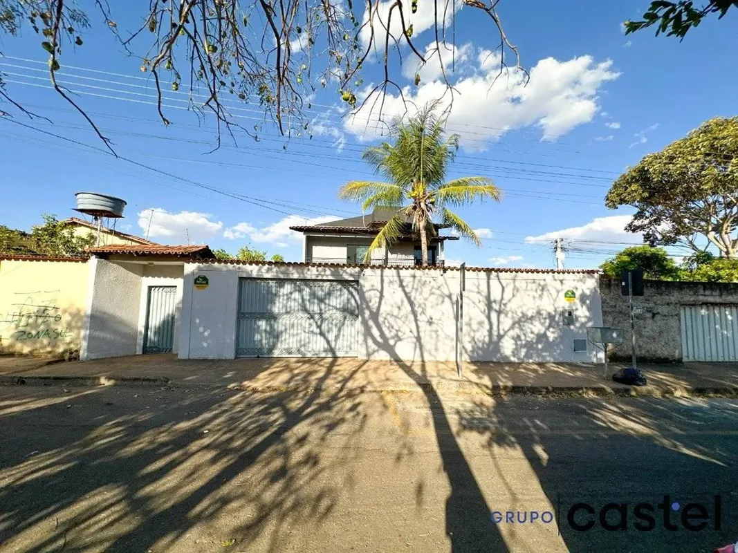 Sobrado - Jardim Belo Horizonte - Aparecida de Goiânia (Código: 0318L)- 4 quarto...