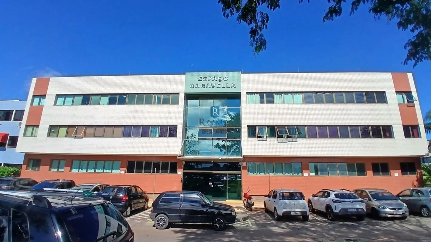 Kitnet localizada no Sudoeste, toda no porcelanato, moderna e bem distribuída. I...