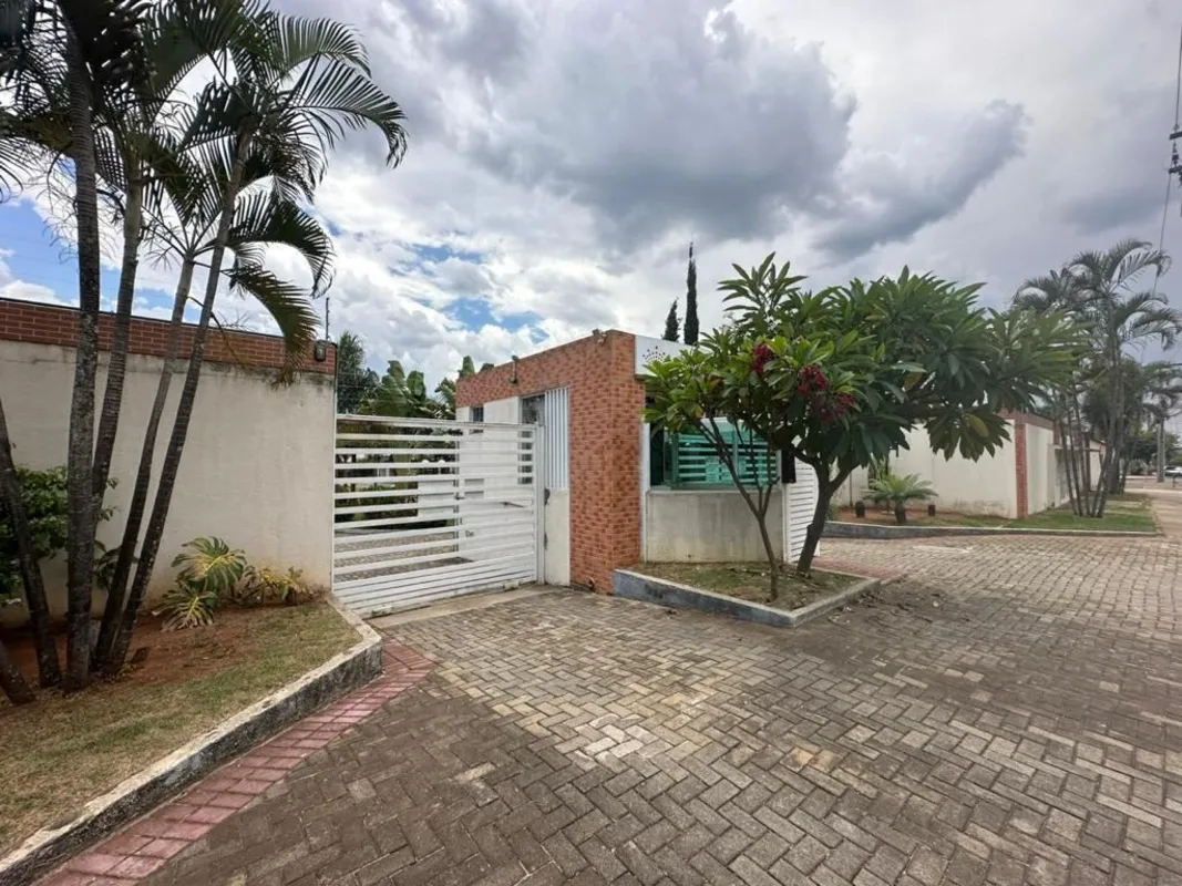 Sobrado à venda com 186,39m² e 3 quartos, sendo 1 suíte em condomínio fechado no...