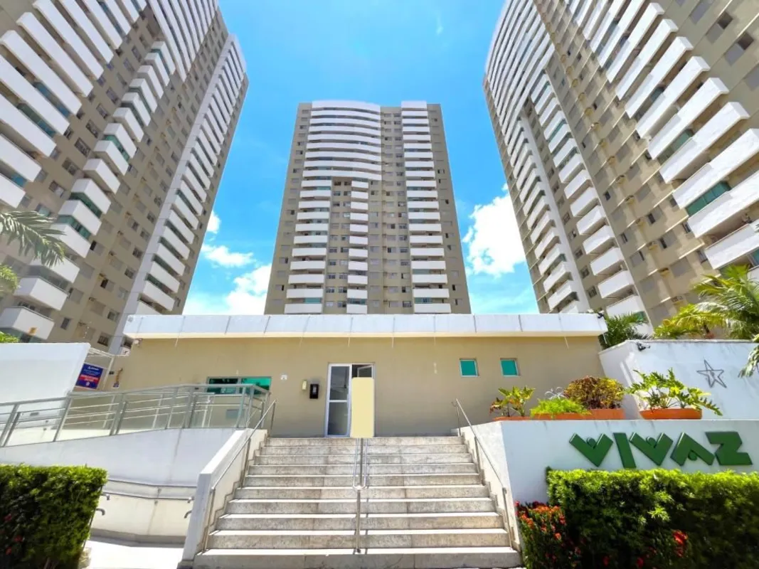 Apartamento com 03 quartos sendo 1 suíte, completo em armários, banheiros social...