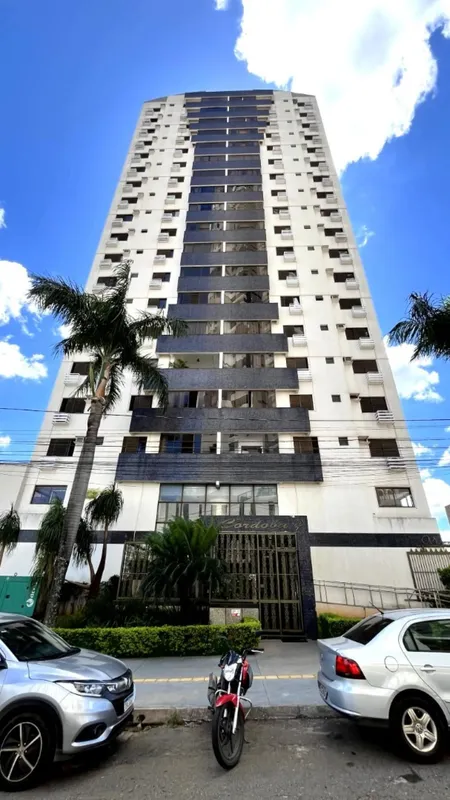 03 suítes, todas com armários, sala de estar 03 ambientes, sacada agregada a sal...