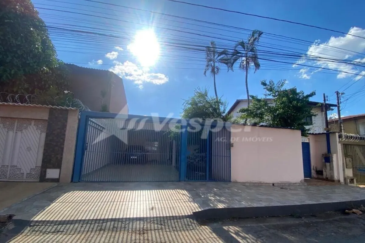 Casa à venda no Setor Sol Nascente, região da Vila Alpes, em Goiânia. Imóvel com...