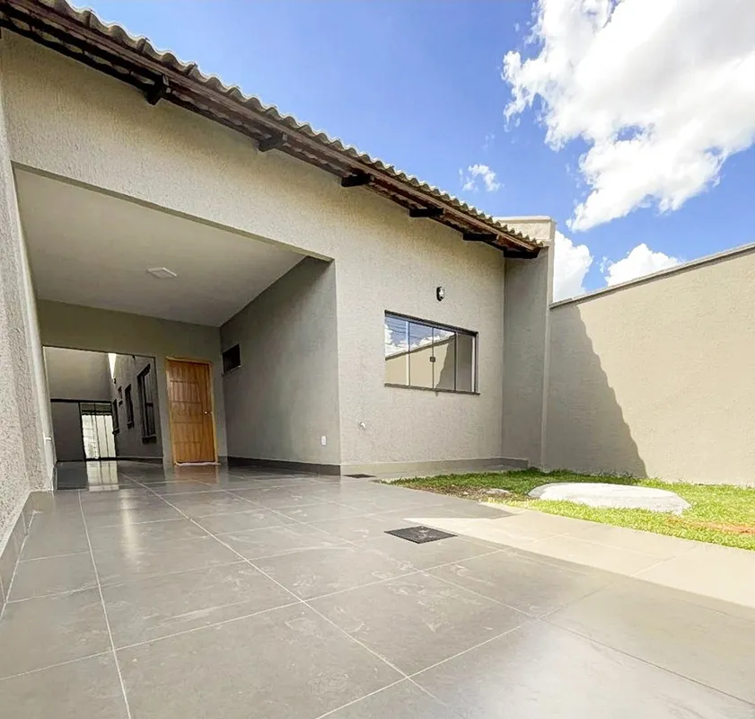 Casa térrea de 110 m² com 03 quartos, sendo 01 suíte, garagem coberta, varanda g...