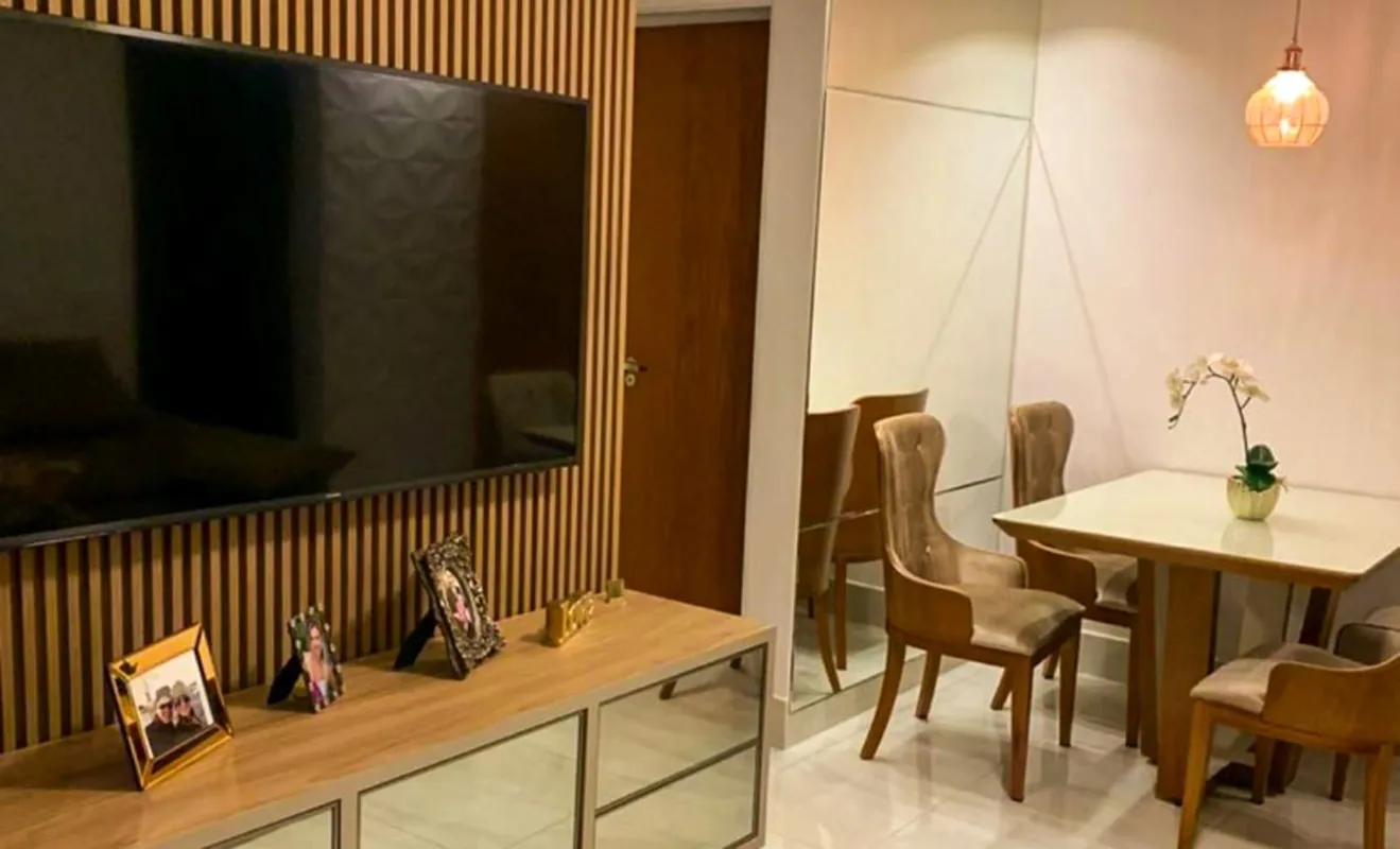 Apartamento de 59m² com 02 quartos, sendo 01 suíte com ar-condicionado. Sala par...