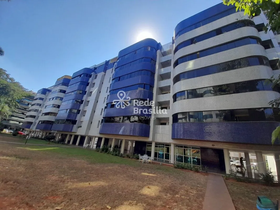 SQN 310 BLOCO I APTO 310DESTAQUES: Localização privilegiada, em região central e...