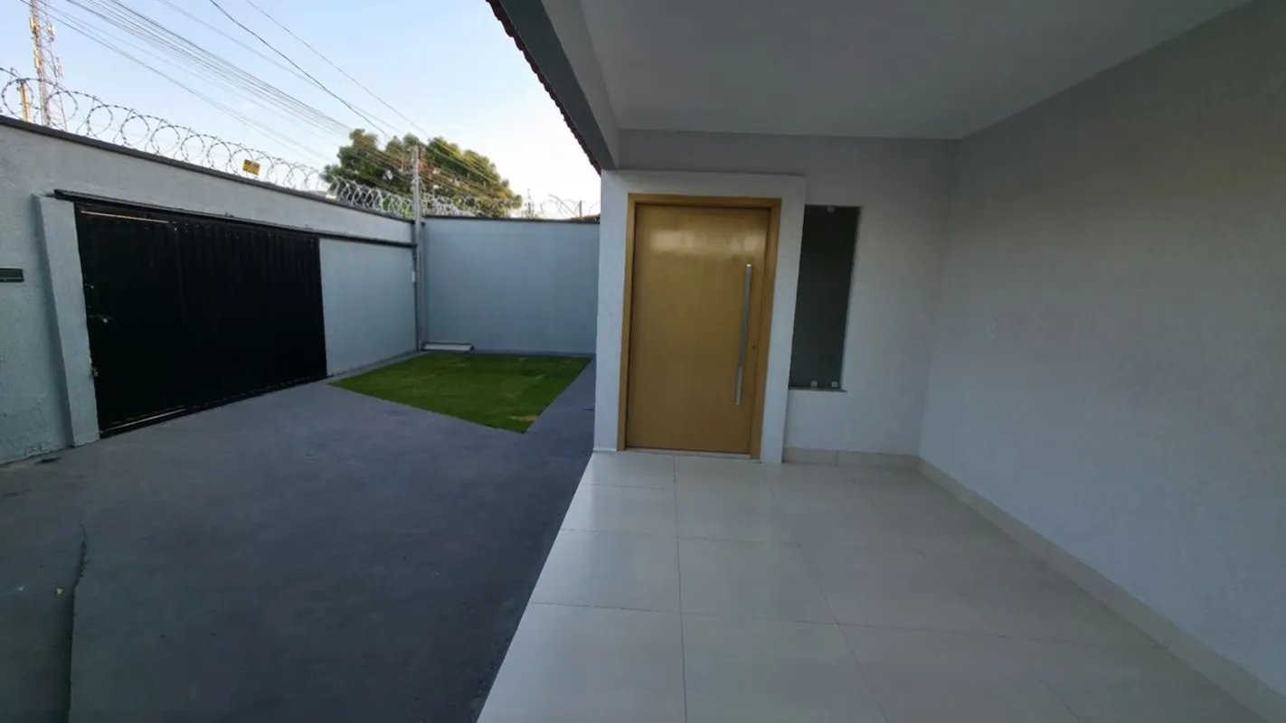Casa com cobertura em laje, oferecendo 3 quartos amplos, sendo 1 suíte, além de ...
