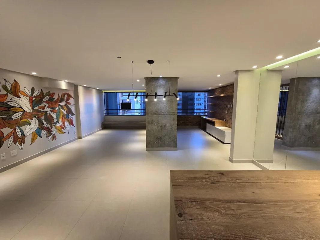 Apartamento Reformado – | Setor Bueno (Andar Baixo) Apartamento totalmente refor...